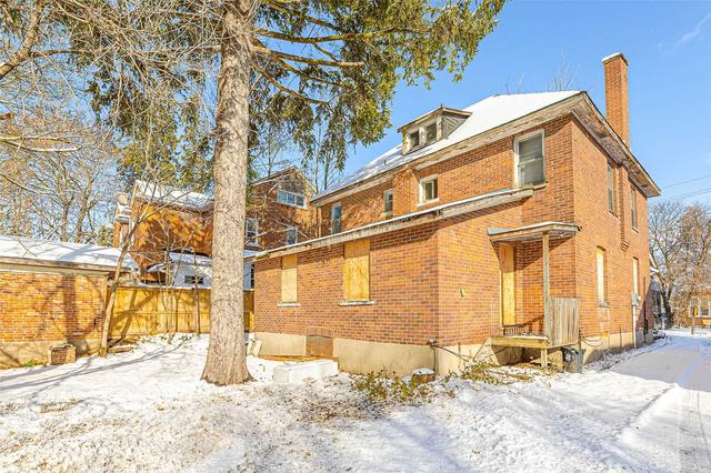 90a Mary St, House semidetached with 3 bedrooms, 1 bathrooms and 1 parking in Barrie ON | Image 6
