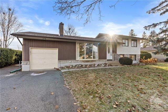 16 Hillmount Crescent, House detached with 4 bedrooms, 2 bathrooms and 6 parking in Ottawa ON | Image 2