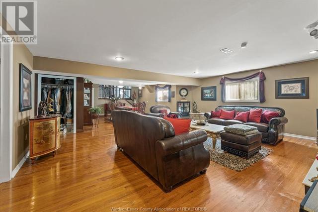605 Woodridge, House detached with 6 bedrooms, 2 bathrooms and null parking in Tecumseh ON | Image 21