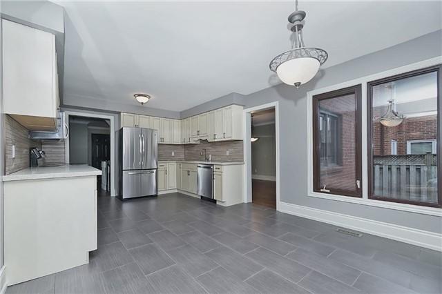 1376 Bishopstoke Way, House detached with 4 bedrooms, 4 bathrooms and 2 parking in Oakville ON | Image 5