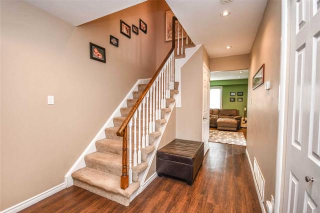 34 Quance St, House semidetached with 3 bedrooms, 3 bathrooms and 3 parking in Barrie ON | Image 3