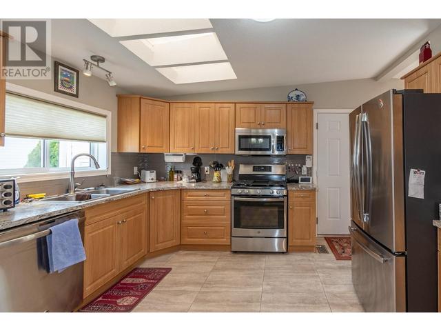 14 - 6688 Tronson Road, House other with 3 bedrooms, 2 bathrooms and 2 parking in Vernon BC | Image 11