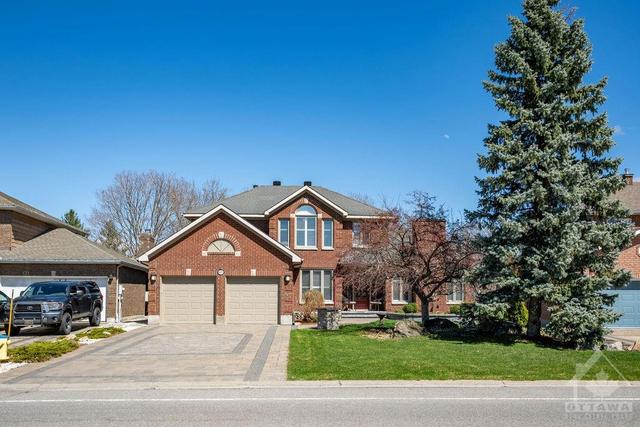 117 Knudson Drive, House detached with 5 bedrooms, 2 bathrooms and 4 parking in Ottawa ON | Image 1