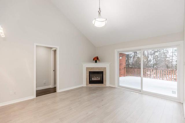 16 Dove Cres, House detached with 3 bedrooms, 3 bathrooms and 4 parking in Barrie ON | Image 4