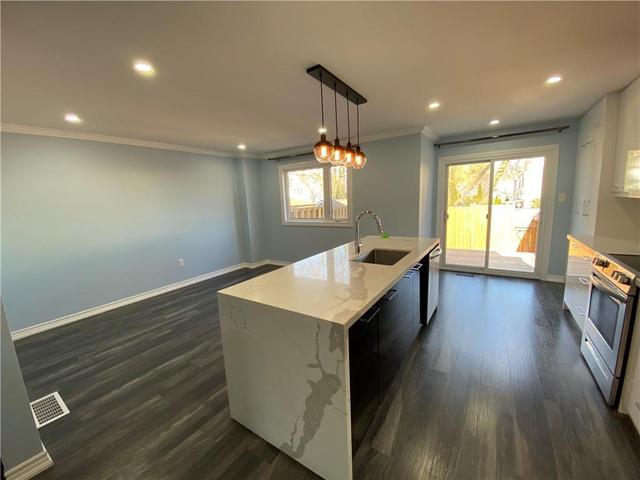 1401 Andros Boulevard, House attached with 3 bedrooms, 3 bathrooms and 2 parking in Mississauga ON | Image 1