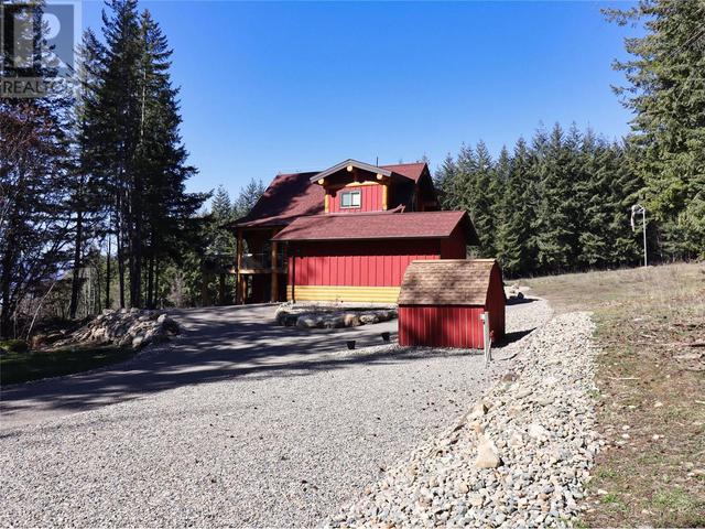2589 Airstrip Road, House detached with 3 bedrooms, 3 bathrooms and 2 parking in Columbia Shuswap F BC | Image 9