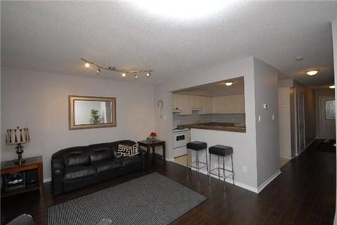 1055 Gordon St, Townhouse with 3 bedrooms, 3 bathrooms and 1 parking in Guelph ON | Image 4