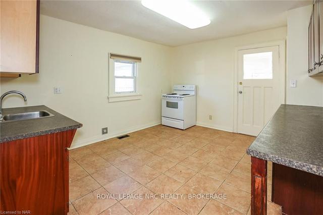 250 Niagara St, House detached with 2 bedrooms, 1 bathrooms and 2 parking in St. Catharines ON | Image 21
