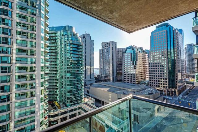 1405 - 12 Yonge St, Condo with 2 bedrooms, 2 bathrooms and 1 parking in Toronto ON | Image 6