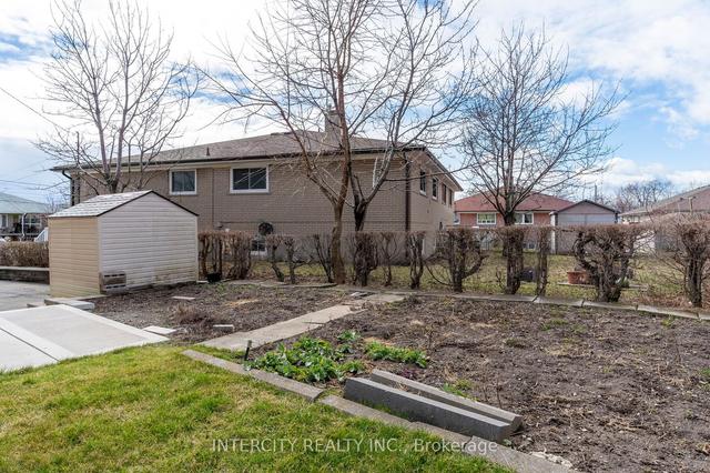 14 Ladyfield Crt, House semidetached with 4 bedrooms, 2 bathrooms and 4 parking in Toronto ON | Image 34