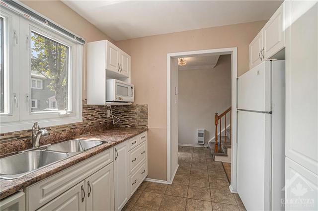 8 - 740 Morin Street, Townhouse with 3 bedrooms, 2 bathrooms and 1 parking in Ottawa ON | Image 4