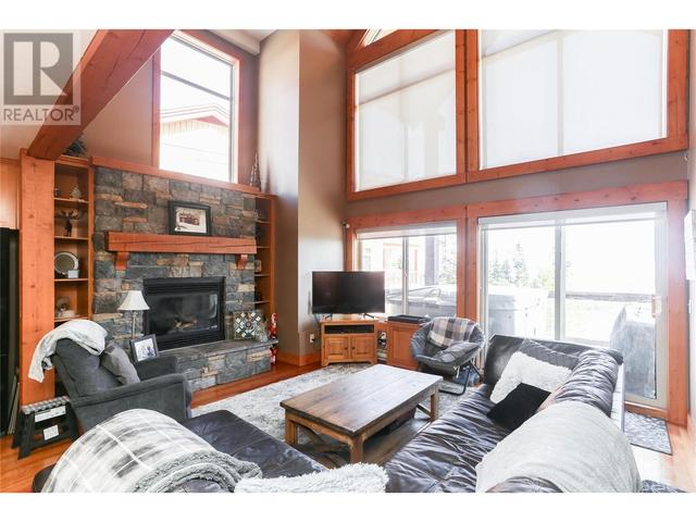 d - 5875 Snowpines Way, House attached with 4 bedrooms, 3 bathrooms and 2 parking in Kootenay Boundary E BC | Image 8