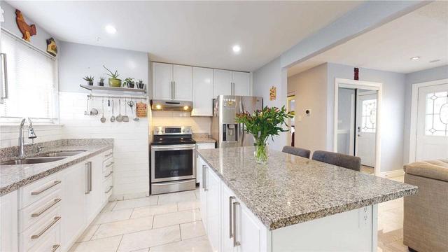 160 Folkstone Cres, House detached with 3 bedrooms, 1 bathrooms and 2 parking in Brampton ON | Image 16