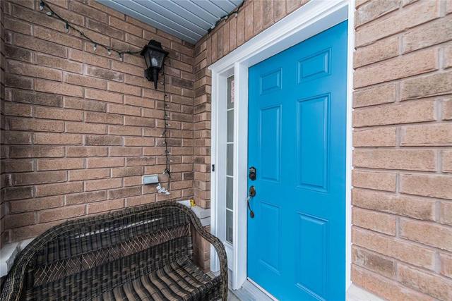 30 Blue Meadow Crt, House semidetached with 3 bedrooms, 4 bathrooms and 2 parking in Markham ON | Image 2