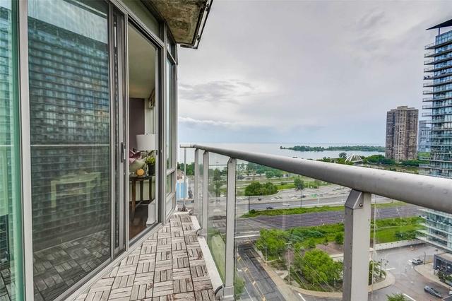 1702 - 15 Windermere Ave, Condo with 1 bedrooms, 2 bathrooms and 1 parking in Toronto ON | Image 3