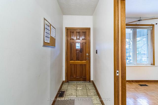33 Pauline Ave, House semidetached with 3 bedrooms, 3 bathrooms and 2 parking in Toronto ON | Image 31