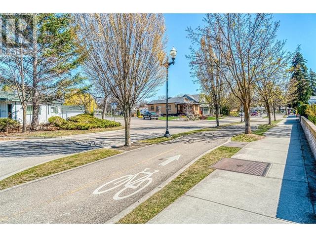 1967 Abbott Street, House detached with 2 bedrooms, 1 bathrooms and 1 parking in Kelowna BC | Image 28