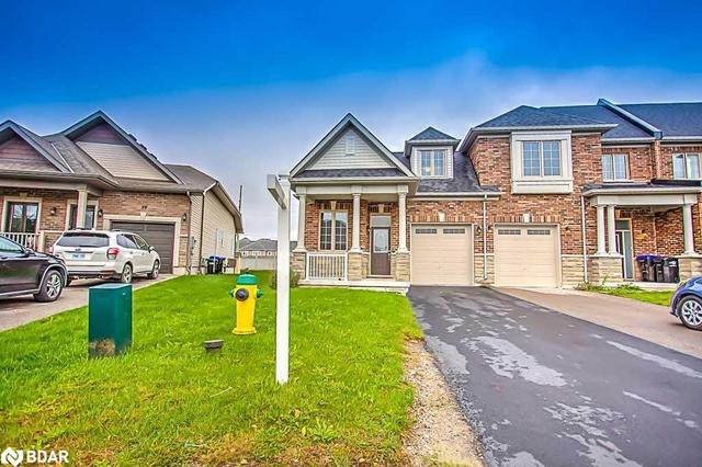 61 Kingsmere Crescent Crescent, House attached with 5 bedrooms, 3 bathrooms and 4 parking in New Tecumseth ON | Image 1