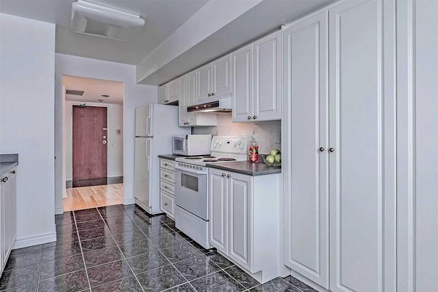 1009 - 2 Covington Rd, Condo with 2 bedrooms, 2 bathrooms and 1 parking in Toronto ON | Image 5