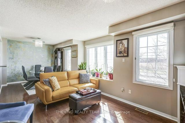 45 Sandlewood Crt, Townhouse with 3 bedrooms, 3 bathrooms and 2 parking in Aurora ON | Image 8