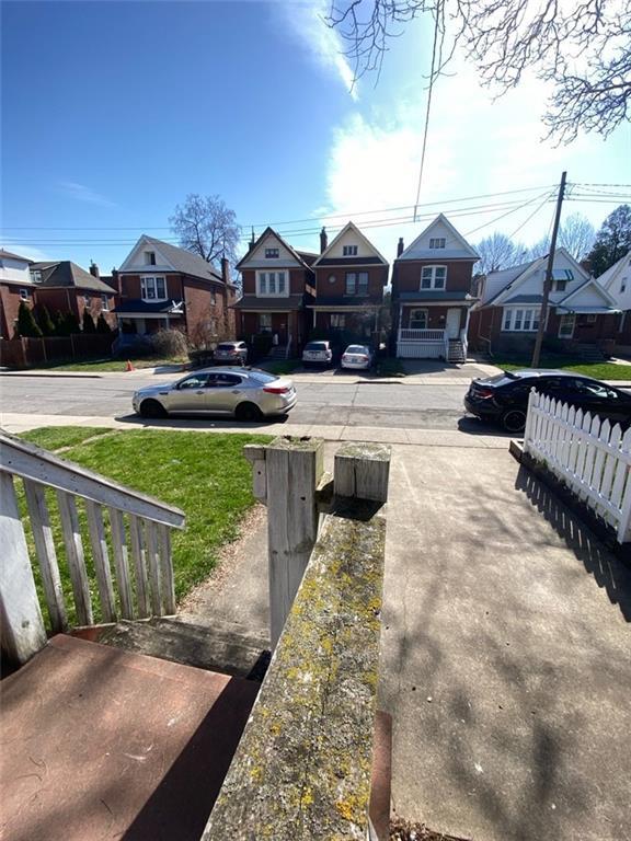 176 Balsam Avenue S, House detached with 3 bedrooms, 1 bathrooms and 1 parking in Hamilton ON | Image 3