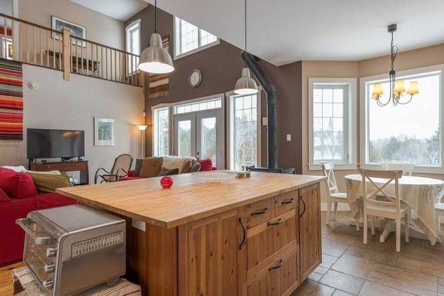 36 Second Line, House detached with 4 bedrooms, 4 bathrooms and 12 parking in Otonabee South Monaghan ON | Image 2