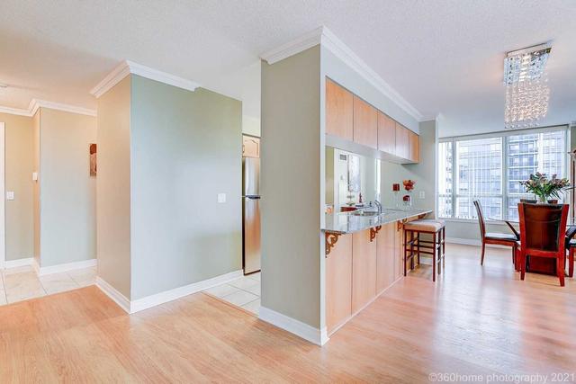 1012 - 50 Disera Dr, Condo with 2 bedrooms, 2 bathrooms and 2 parking in Vaughan ON | Image 2