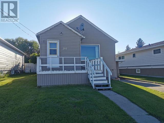207 3rd St West, House detached with 3 bedrooms, 2 bathrooms and 2 parking in Cardston AB | Card Image