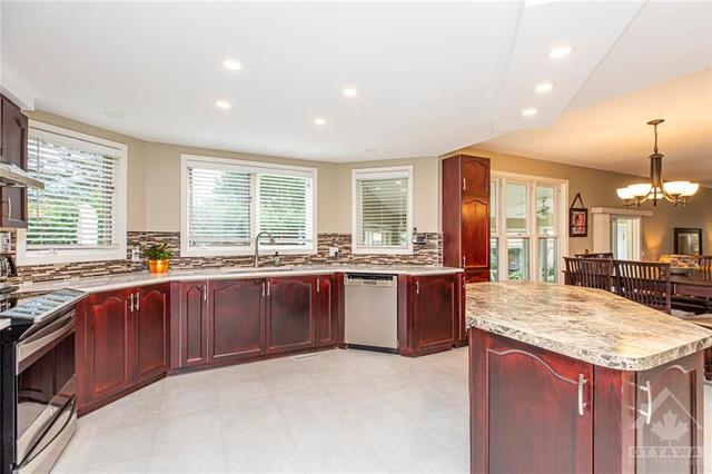 27 Buttonwood Trail, House detached with 4 bedrooms, 4 bathrooms and 6 parking in Ottawa ON | Image 6