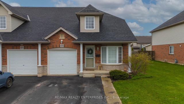 425 Autumn Cres, House attached with 3 bedrooms, 3 bathrooms and 3 parking in Welland ON | Image 1