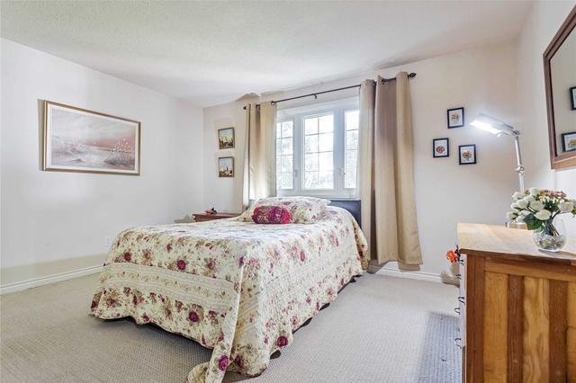 326 Mcnabb Cres, House detached with 3 bedrooms, 1 bathrooms and 5 parking in Milton ON | Image 24