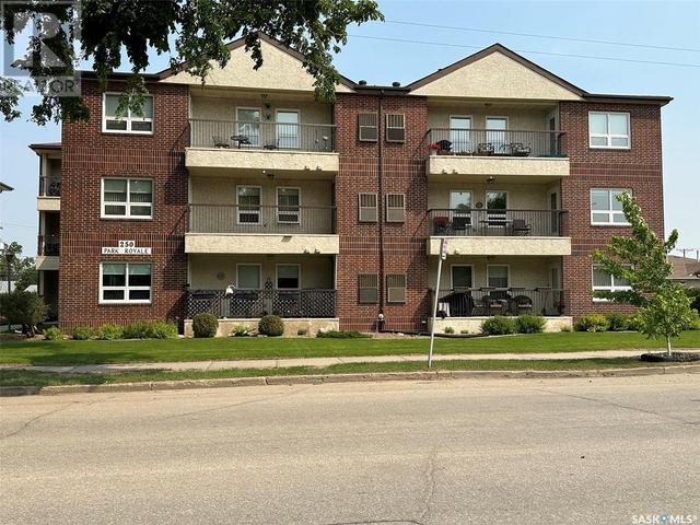 202 - 250 Athabasca Street E, Condo with 2 bedrooms, 2 bathrooms and null parking in Moose Jaw SK | Image 1
