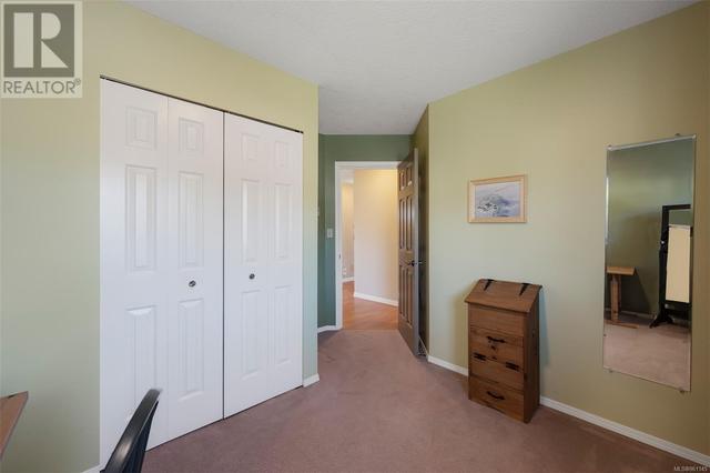 1292 Layritz Pl, House detached with 4 bedrooms, 4 bathrooms and 2 parking in Saanich BC | Image 21