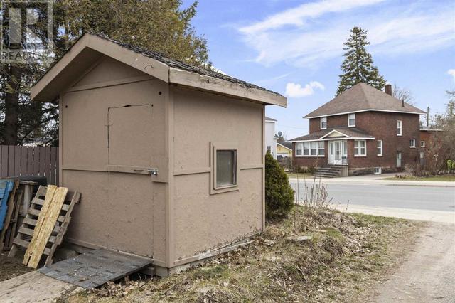946 Wellington St E, House detached with 2 bedrooms, 1 bathrooms and null parking in Sault Ste. Marie ON | Image 31