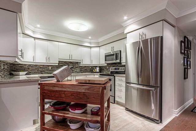 24 - 15 Hays Blvd, Townhouse with 2 bedrooms, 2 bathrooms and 1 parking in Oakville ON | Image 2