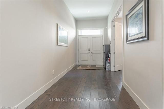 1221 Eagletrace Crt, House detached with 3 bedrooms, 3 bathrooms and 4 parking in London ON | Image 34