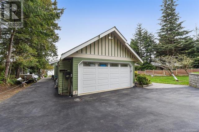 7602 Ships Point Rd, House detached with 3 bedrooms, 3 bathrooms and 6 parking in Comox Valley A BC | Image 6