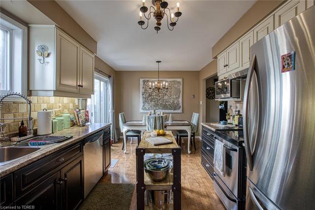 17 Tulip Drive, House detached with 2 bedrooms, 1 bathrooms and 3 parking in Tillsonburg ON | Image 10