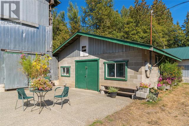 3155 Grant Rd, House detached with 2 bedrooms, 1 bathrooms and 10 parking in Comox Valley A BC | Image 34