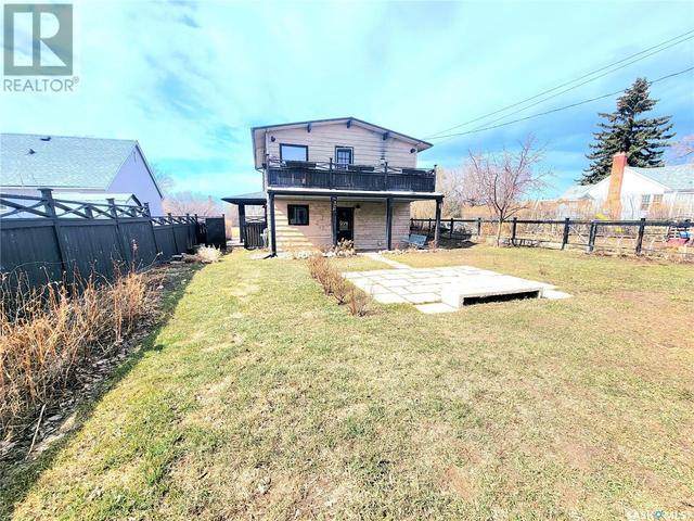 612 100th Street, House detached with 3 bedrooms, 2 bathrooms and null parking in North Battleford CY SK | Image 40