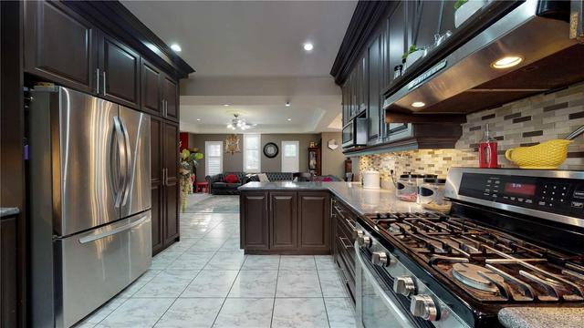 48 Yorkdale Cres, House detached with 4 bedrooms, 5 bathrooms and 3 parking in Toronto ON | Image 6