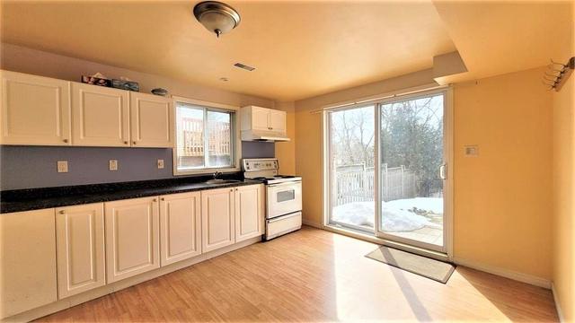 220 Dearborn Blvd, House detached with 3 bedrooms, 4 bathrooms and 4 parking in Waterloo ON | Image 9