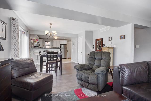 736 Victoria Cres, House detached with 3 bedrooms, 3 bathrooms and 4 parking in Kingston ON | Image 7