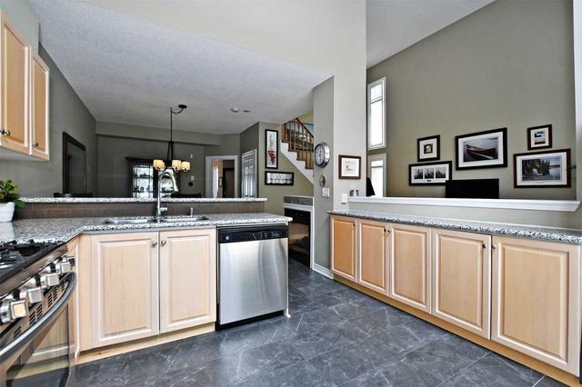 998 On Bogart Circ, Townhouse with 3 bedrooms, 4 bathrooms and 4 parking in Newmarket ON | Image 7
