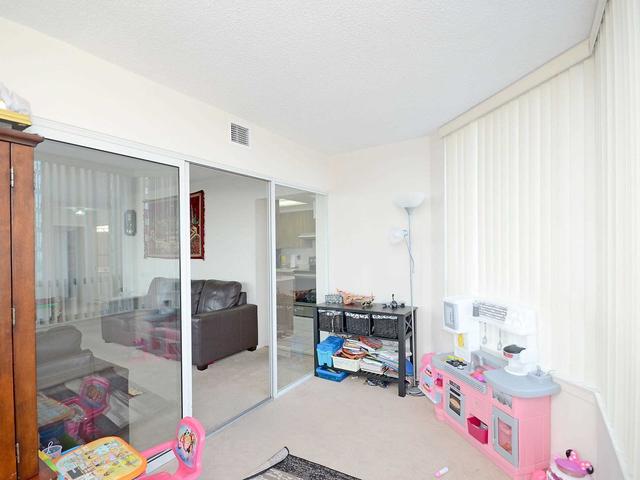 1704 - 135 Hillcrest Ave, Condo with 2 bedrooms, 2 bathrooms and 1 parking in Mississauga ON | Image 7