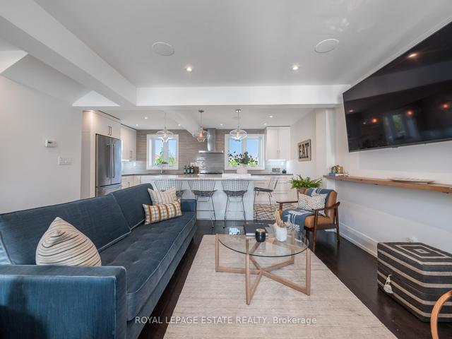337 Blantyre Ave, House semidetached with 3 bedrooms, 2 bathrooms and 2 parking in Toronto ON | Image 8