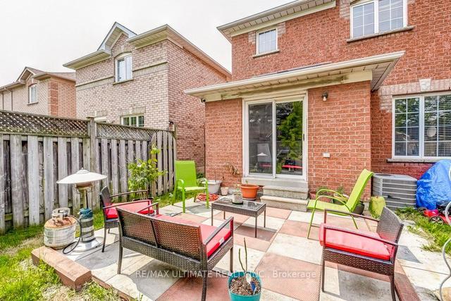 106 Twin Pines Cres, House detached with 3 bedrooms, 4 bathrooms and 6 parking in Brampton ON | Image 10
