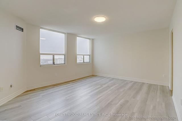 2302 - 3650 Kaneff Cres, Condo with 1 bedrooms, 2 bathrooms and 1 parking in Mississauga ON | Image 4
