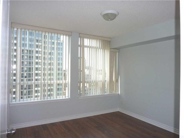 1001 - 3 Rean Dr, Condo with 2 bedrooms, 2 bathrooms and 1 parking in Toronto ON | Image 8