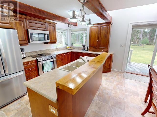 9537 Nassichuk Road, House detached with 4 bedrooms, 2 bathrooms and 8 parking in Powell River C BC | Image 14